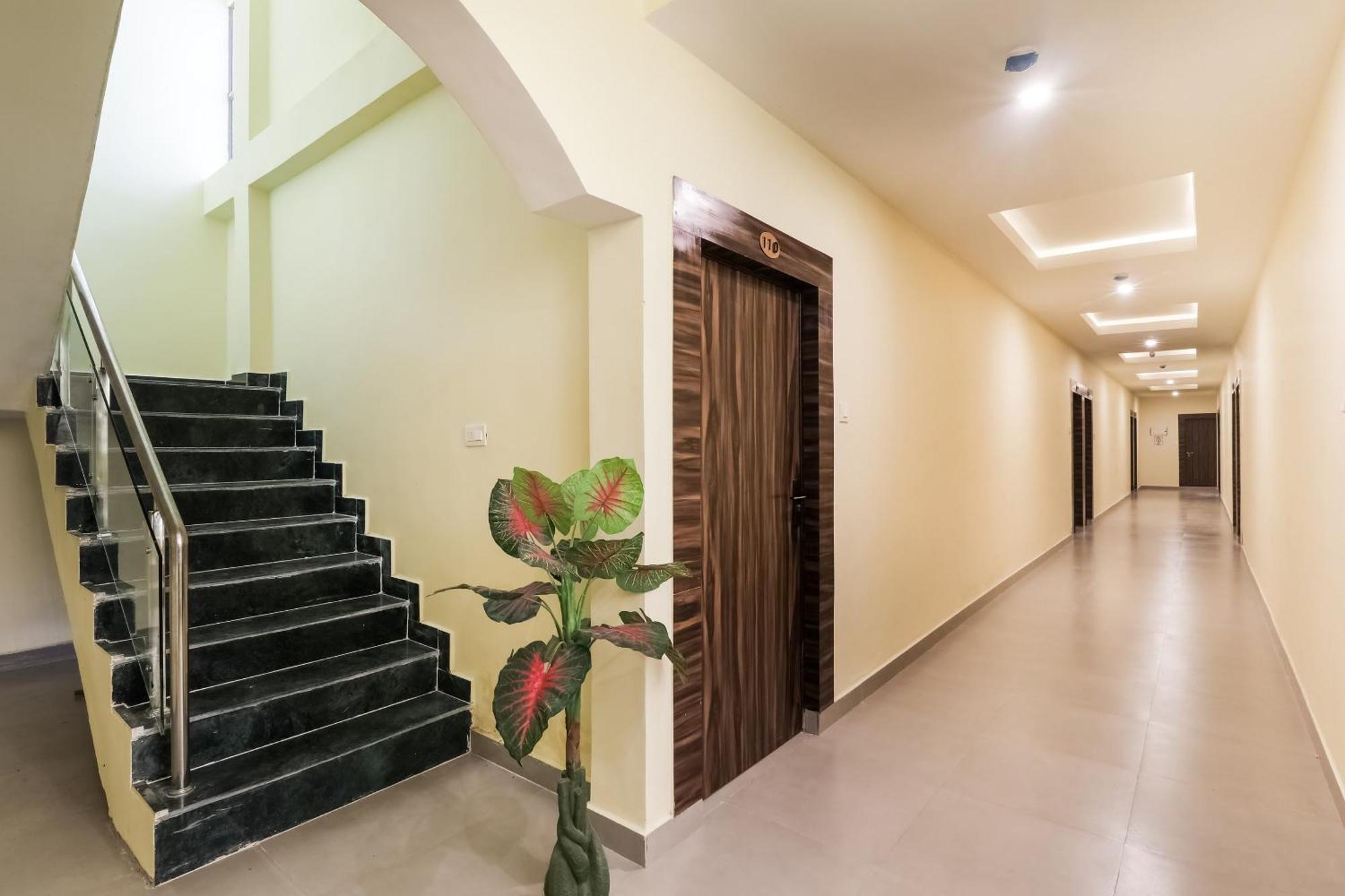 Collection O Sr Inn Chinhat Exterior foto